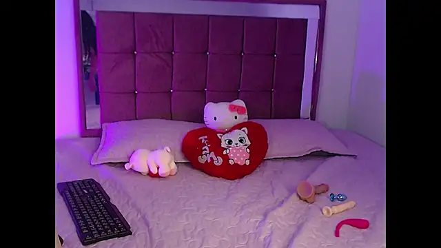 Mia-Sweet17 online show from 7, 10, 2025