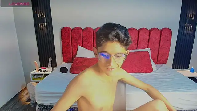 Skylerblaze  online show from 5, 10, 2025