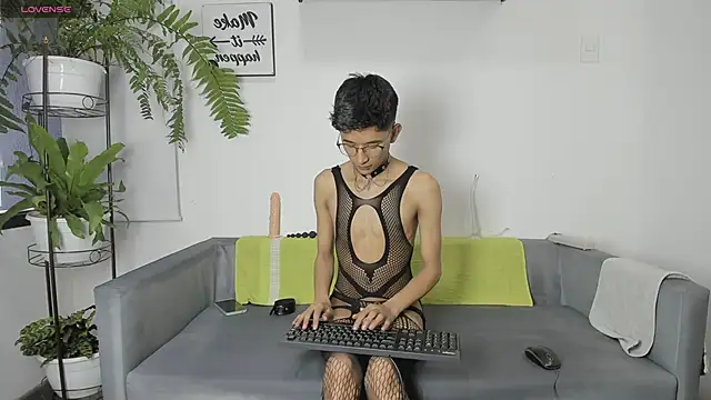 Skylerblaze  online show from 21, 9, 2025