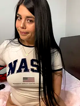 sophy whiite  online show from 9, 11, 2025