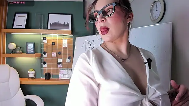 Jenniekim 18 online show from 5, 11, 2025