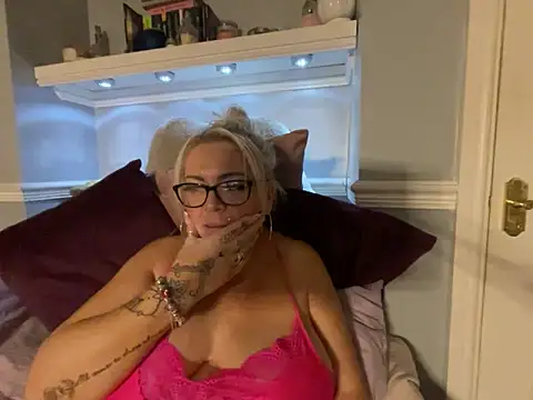 Snapshot of BonnyDesire chatting on 18, 11, 2025 BonnyDesire online show from 18, 11, 2025