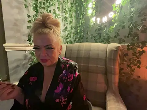 Snapshot of BonnyDesire chatting on 29, 10, 2025 BonnyDesire online show from 29, 10, 2025