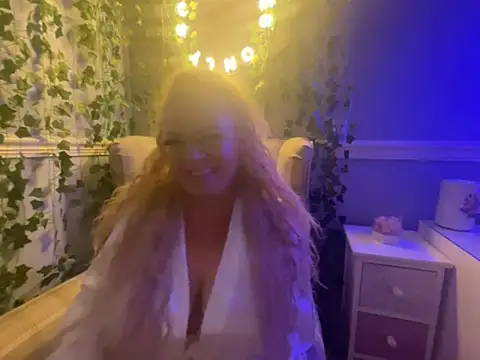 Snapshot of BonnyDesire chatting on 30, 10, 2025 BonnyDesire online show from 30, 10, 2025