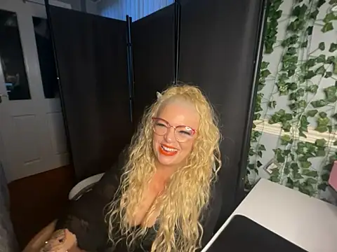 BonnyDesire online show from 8, 4, 2026