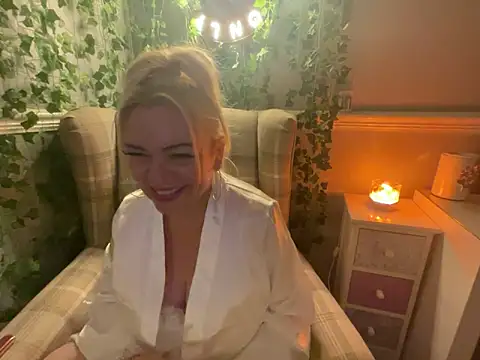 Snapshot of BonnyDesire chatting on 11, 10, 2025 BonnyDesire online show from 11, 10, 2025