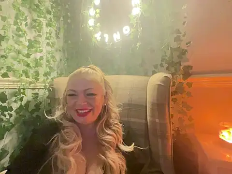 Snapshot of BonnyDesire chatting on 25, 11, 2025 BonnyDesire online show from 25, 11, 2025