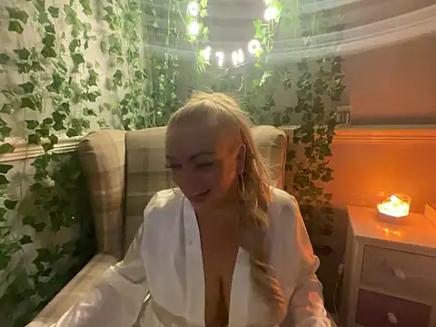 Snapshot of BonnyDesire chatting on 21, 10, 2025 BonnyDesire online show from 21, 10, 2025