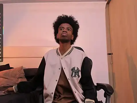 Snapshot of AllexJacob chatting on 5, 11, 2025 AllexJacob online show from 5, 11, 2025