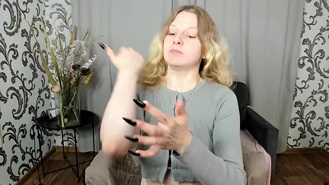  Velvet peach  online show from 15, 11, 2025