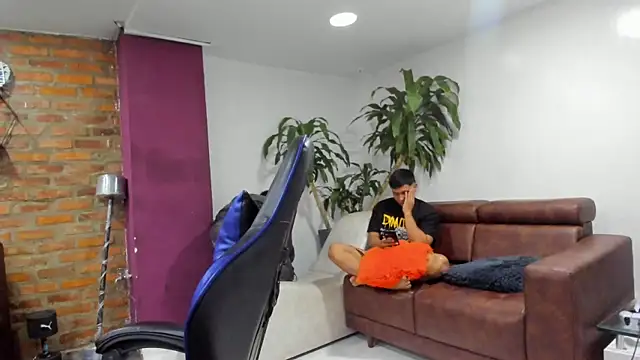 Snapshot of Hot_Threesomee chatting on 22, 11, 2025 Hot Threesomee online show from 22, 11, 2025