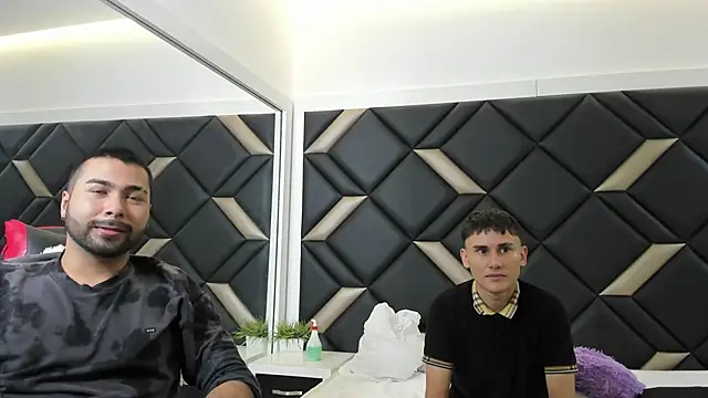 Snapshot of Hot_Threesomee chatting on 25, 11, 2025 Hot Threesomee online show from 25, 11, 2025