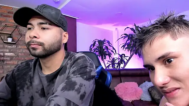 Snapshot of Hot_Threesomee chatting on 10, 10, 2025 Hot Threesomee online show from 10, 10, 2025