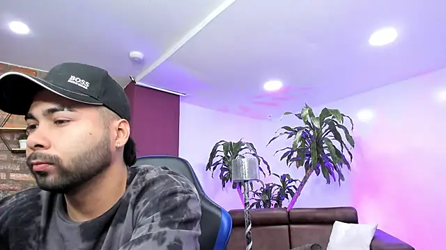 Snapshot of Hot_Threesomee chatting on 9, 10, 2025 Hot Threesomee online show from 9, 10, 2025