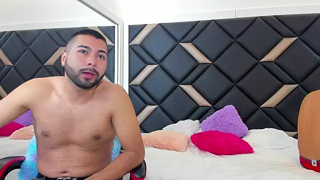 Snapshot of Hot_Threesomee chatting on 19, 11, 2025 Hot Threesomee online show from 19, 11, 2025