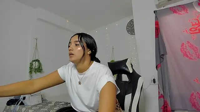 Dakota x18 online show from 7, 11, 2025