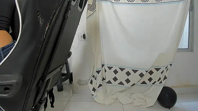 Dakota x18 online show from 27, 10, 2025