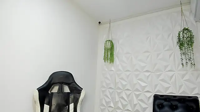 Dakota x18 online show from 4, 3, 2026