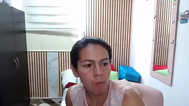 Snapshot of camilavargas_ chatting on 15, 5, 2026 camilavargas online show from 15, 5, 2026