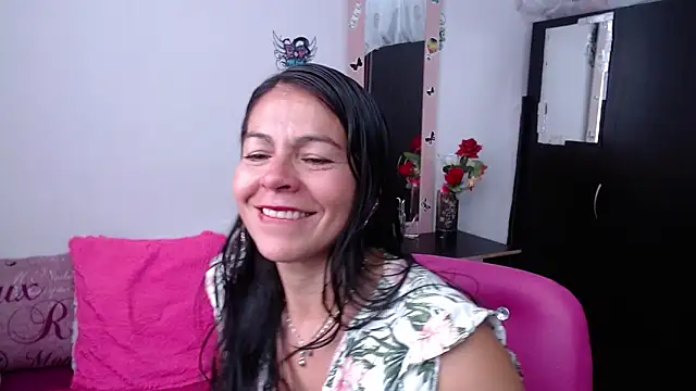 camilavargas  online show from 15, 10, 2025