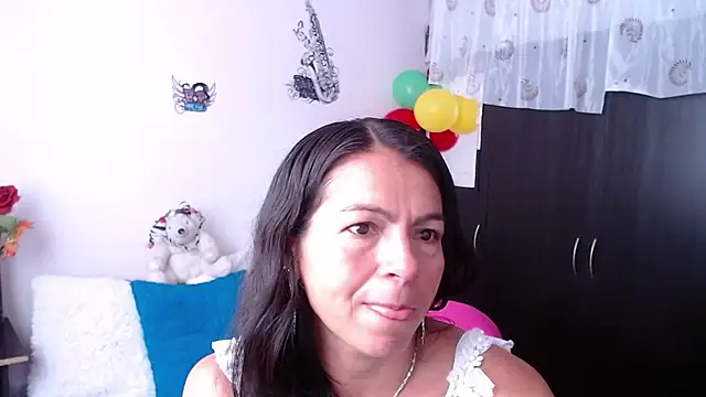 camilavargas  online show from 25, 9, 2025