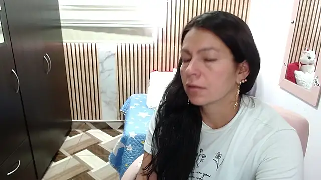 Snapshot of camilavargas_ chatting on 6, 6, 2026 camilavargas online show from 6, 6, 2026