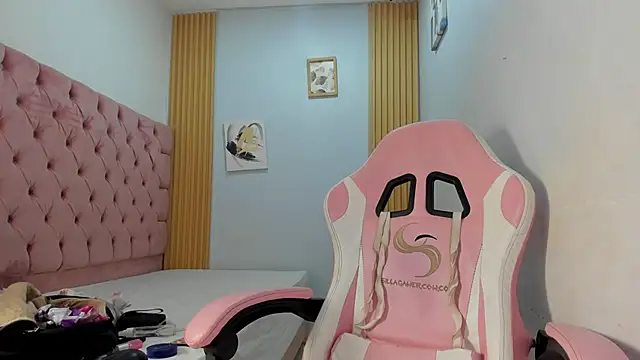 Snapshot of Naomis_35 chatting on 18, 11, 2025 Naomis 35 online show from 18, 11, 2025