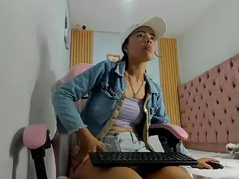 Snapshot of Naomis_35 chatting on 20, 10, 2025 Naomis 35 online show from 20, 10, 2025