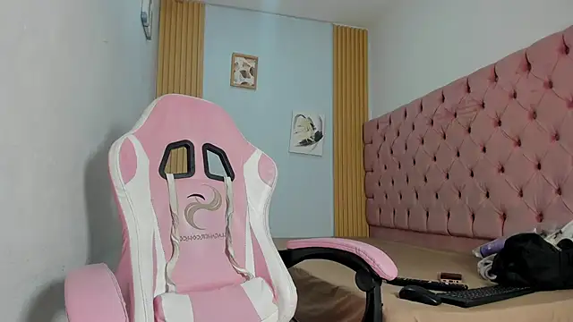 Snapshot of Naomis_35 chatting on 7, 11, 2025 Naomis 35 online show from 7, 11, 2025