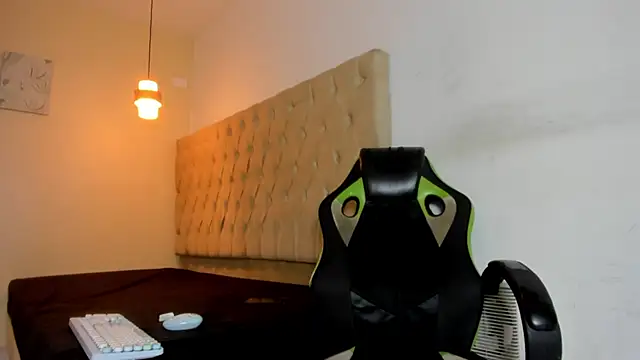 Naomis 35 online show from 4, 3, 2026