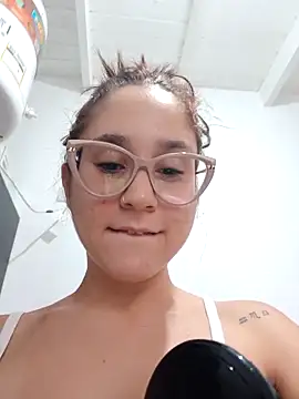 Snapshot of linameii chatting on 17, 3, 2026 linameii online show from 17, 3, 2026