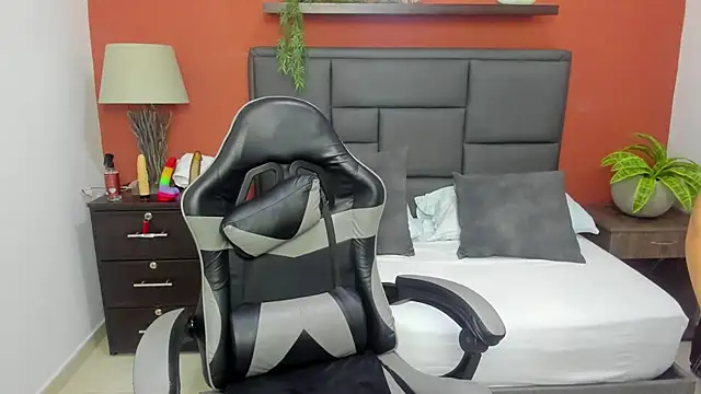 molly lovee  online show from 27, 11, 2025