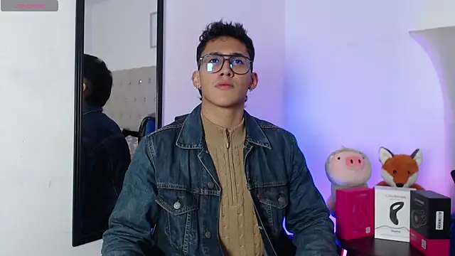 Snapshot of SalvadorFit chatting on 17, 11, 2025 SalvadorFit online show from 17, 11, 2025