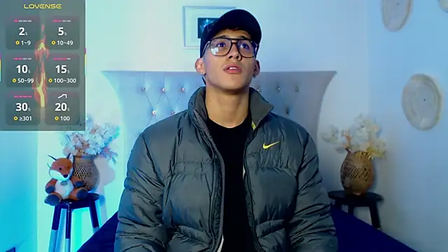 Snapshot of SalvadorFit chatting on 5, 11, 2025 SalvadorFit online show from 5, 11, 2025