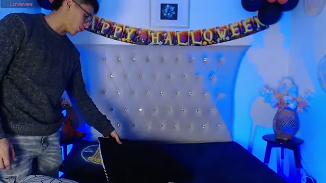 Snapshot of SalvadorFit chatting on 17, 10, 2025 SalvadorFit online show from 17, 10, 2025