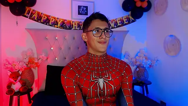 Snapshot of SalvadorFit chatting on 13, 10, 2025 SalvadorFit online show from 13, 10, 2025