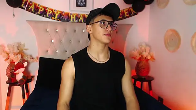 Snapshot of SalvadorFit chatting on 16, 10, 2025 SalvadorFit online show from 16, 10, 2025