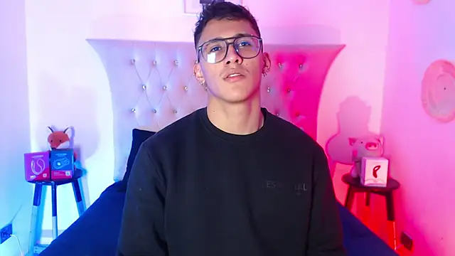 Snapshot of SalvadorFit chatting on 26, 11, 2025 SalvadorFit online show from 26, 11, 2025