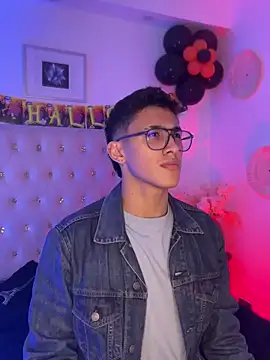 Snapshot of SalvadorFit chatting on 11, 10, 2025 SalvadorFit online show from 11, 10, 2025