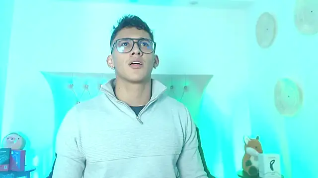 Snapshot of SalvadorFit chatting on 25, 11, 2025 SalvadorFit online show from 25, 11, 2025