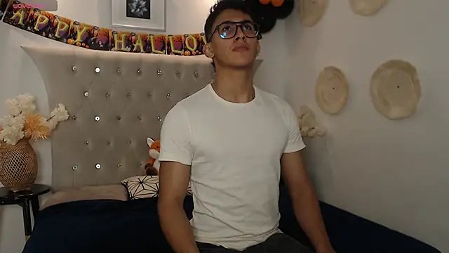 Snapshot of SalvadorFit chatting on 12, 10, 2025 SalvadorFit online show from 12, 10, 2025