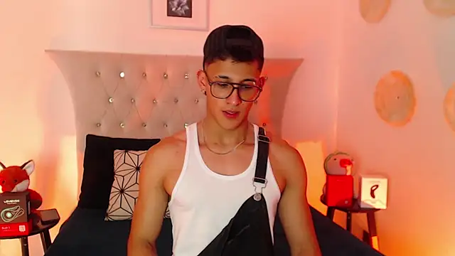 Snapshot of SalvadorFit chatting on 23, 11, 2025 SalvadorFit online show from 23, 11, 2025