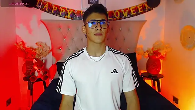 Snapshot of SalvadorFit chatting on 24, 10, 2025 SalvadorFit online show from 24, 10, 2025