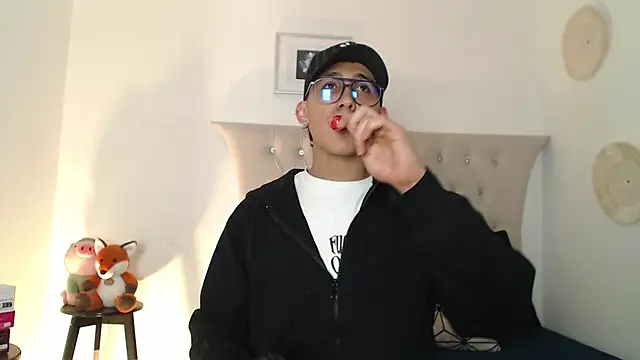 Snapshot of SalvadorFit chatting on 18, 11, 2025 SalvadorFit online show from 18, 11, 2025