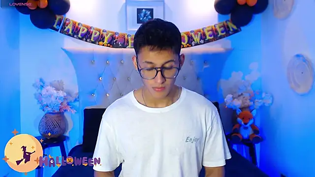 Snapshot of SalvadorFit chatting on 26, 10, 2025 SalvadorFit online show from 26, 10, 2025