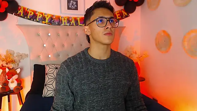 Snapshot of SalvadorFit chatting on 2, 11, 2025 SalvadorFit online show from 2, 11, 2025