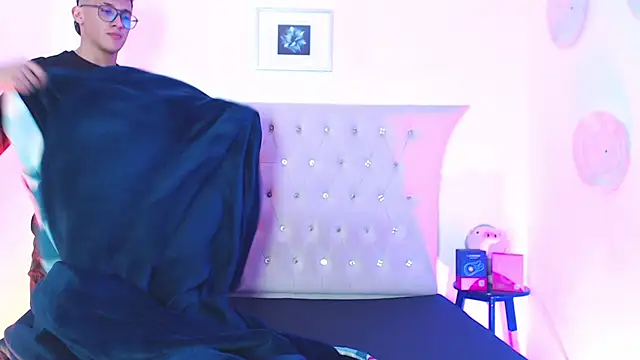 Snapshot of SalvadorFit chatting on 21, 11, 2025 SalvadorFit online show from 21, 11, 2025