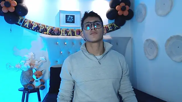 Snapshot of SalvadorFit chatting on 14, 10, 2025 SalvadorFit online show from 14, 10, 2025