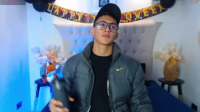 Snapshot of SalvadorFit chatting on 15, 10, 2025 SalvadorFit online show from 15, 10, 2025