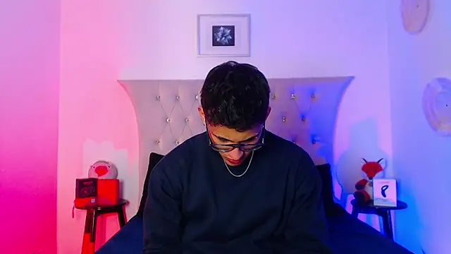 Snapshot of SalvadorFit chatting on 19, 11, 2025 SalvadorFit online show from 19, 11, 2025